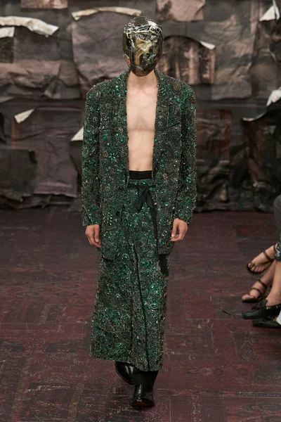 Look 30